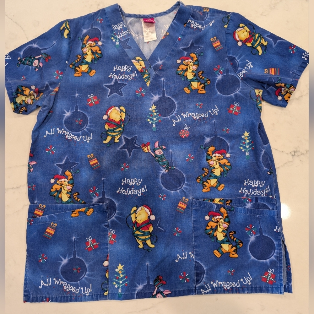 Disney Winnie The Pooh Tigger Christmas Scrub Top Womens V-Neck Pockets Medium